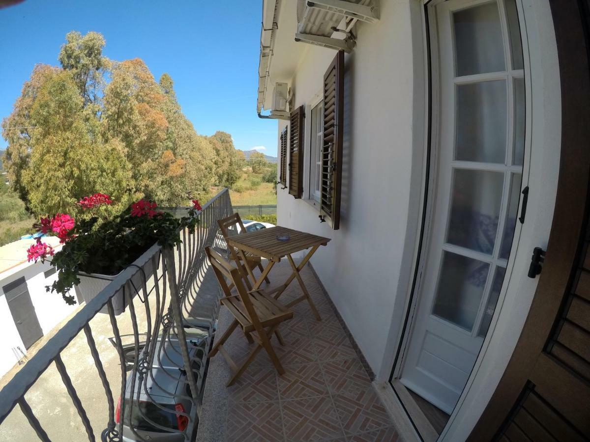 Bed and Breakfast Al Sole Di Pula Exterior foto