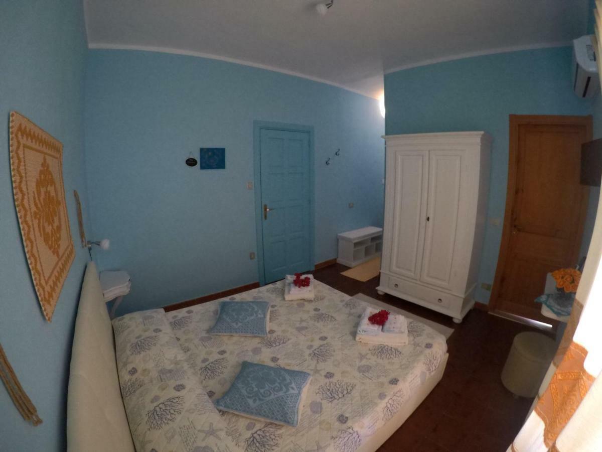 Bed and Breakfast Al Sole Di Pula Exterior foto